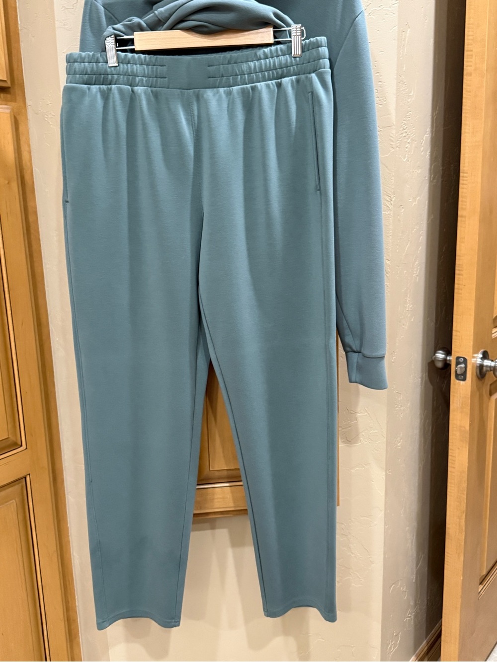 Men's Relaxed Hooded Athletic Set in Olive Green - Picture 5 of 10